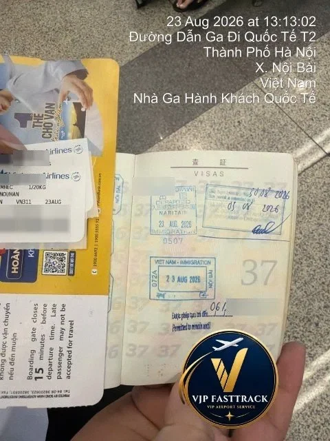 ノイバイ空港でVN311便の入国ファストトラック利用後に移動するお客様